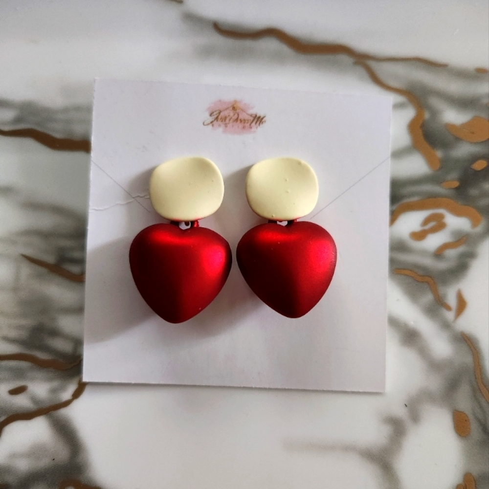 NWT CREAM/RED HEART EARRINGS
